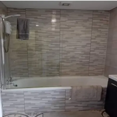 3 Double Bed House Center בית נופש *